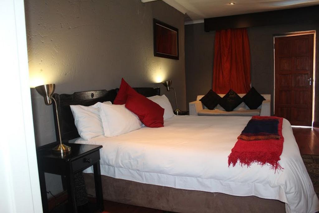 Flamboyant Guest Lodge Johannesburg Buitenkant foto