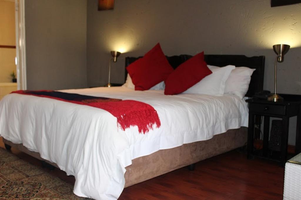 Flamboyant Guest Lodge Johannesburg Buitenkant foto